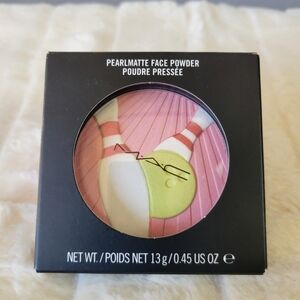 MAC COSMETICS // ltd ed pearlmatte face powder in trophy